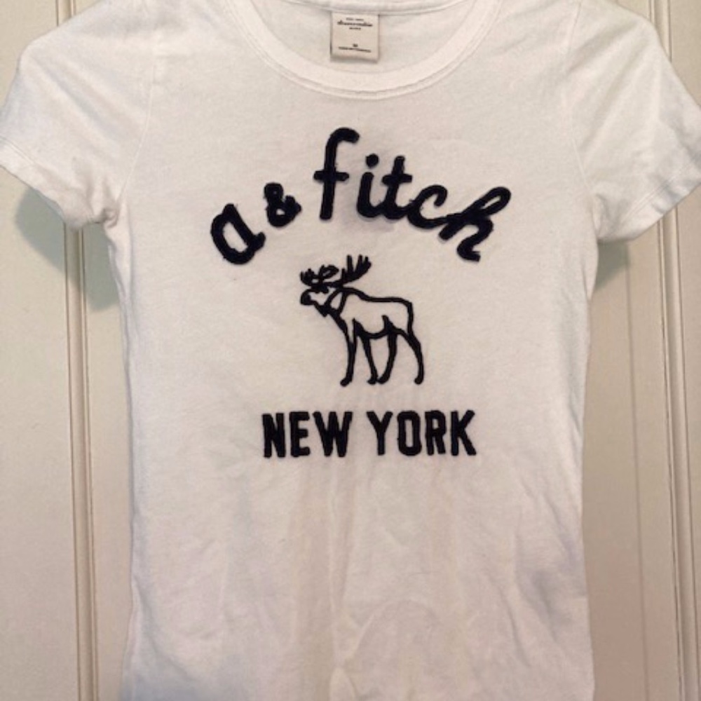 NWT Girl's Vintage Abercrombie & Fitch T-shirt PERFECT FOR GIFT GIVING!